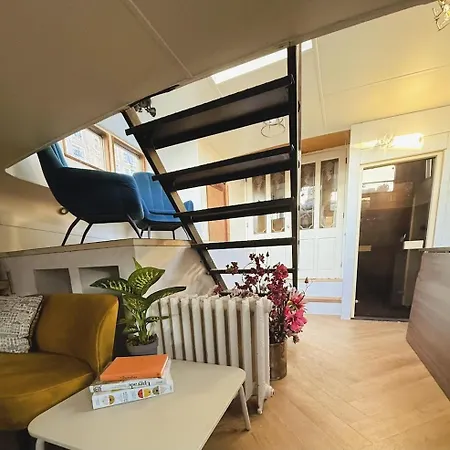 فندق مبيت وإفطار Houseboat Avontuur 4*