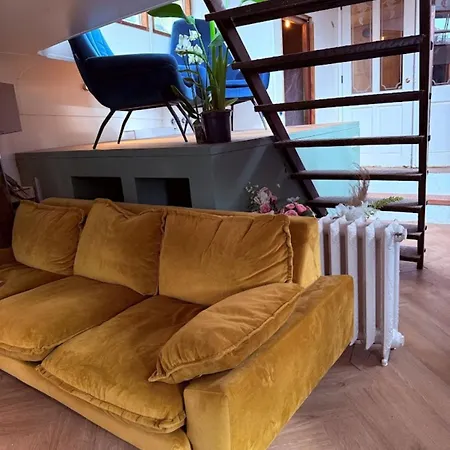 فندق مبيت وإفطار Houseboat Avontuur 4*