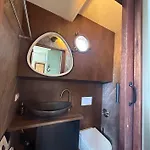 Bed & Breakfast Houseboat Avontuur 4*