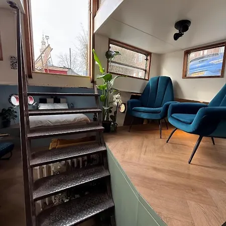 Alojamento de Acomodação e Pequeno-almoço Houseboat Avontuur Amesterdão