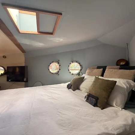 Bed & Breakfast Houseboat Avontuur 4*