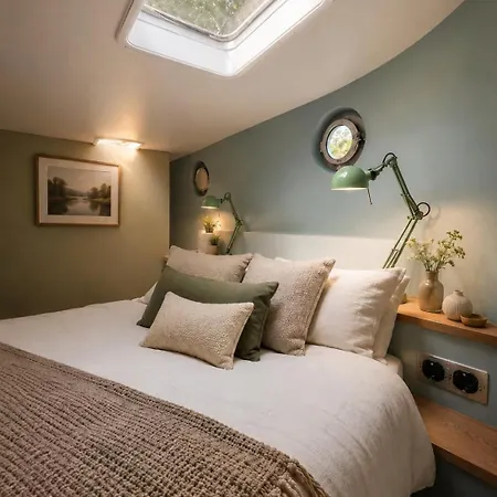 Houseboat Avontuur Bed & Breakfast
