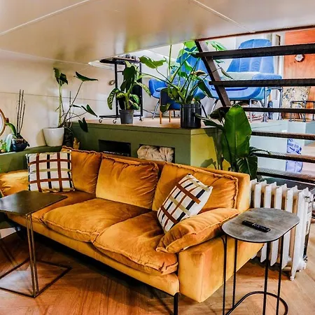 Houseboat Avontuur Bed & Breakfast 4*