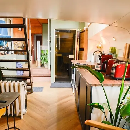 Houseboat Avontuur Acomodação com café da manhã 
