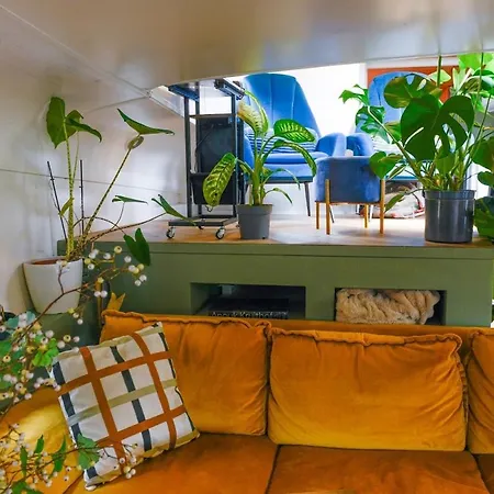 Houseboat Avontuur Bed & Breakfast 4*