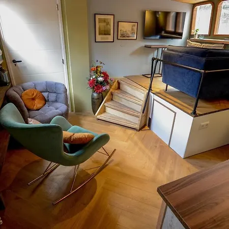 Acomodação com café da manhã  Houseboat Avontuur 4*
