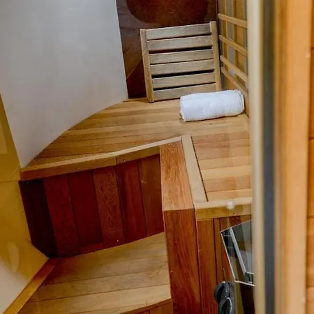 Houseboat Avontuur Bed & Breakfast 4*