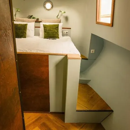 Bed & Breakfast Houseboat Avontuur 4*