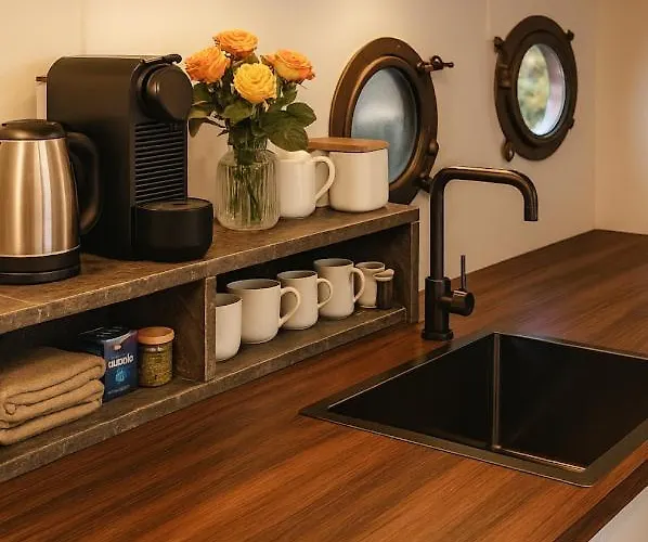 Alojamento de Acomodação e Pequeno-almoço Houseboat Avontuur