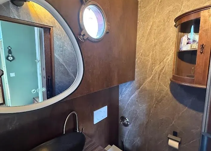 Alojamento de Acomodação e Pequeno-almoço Houseboat Avontuur Amesterdão