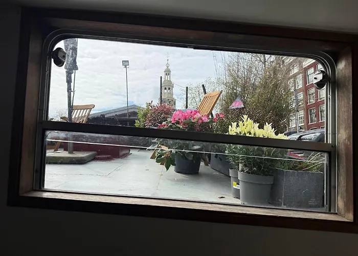 Houseboat Avontuur Bed & Breakfast 4*