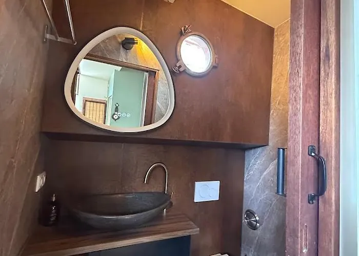 Bed & Breakfast Houseboat Avontuur 4*