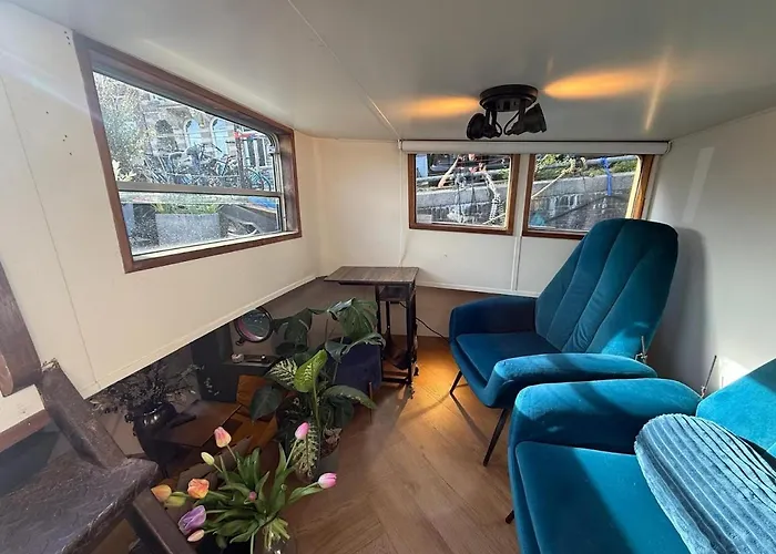 Houseboat Avontuur Bed & Breakfast 4*